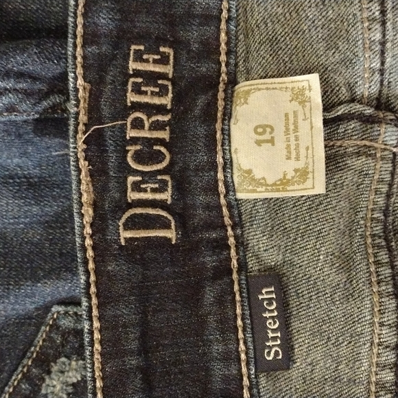 NWOT Decree Denim Shorts Size 19 - Picture 6 of 8
